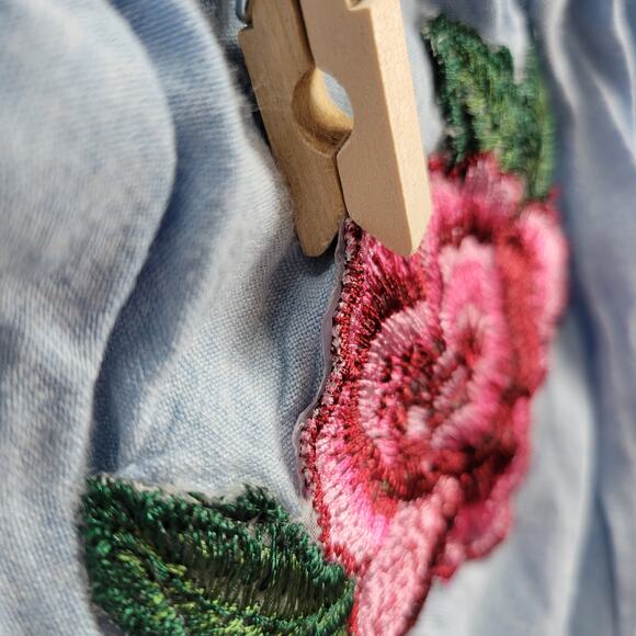 Style Envy Women Dress Size S Blue Chambray Off The Shoulder Floral Embroidered - Picture 4 of 9